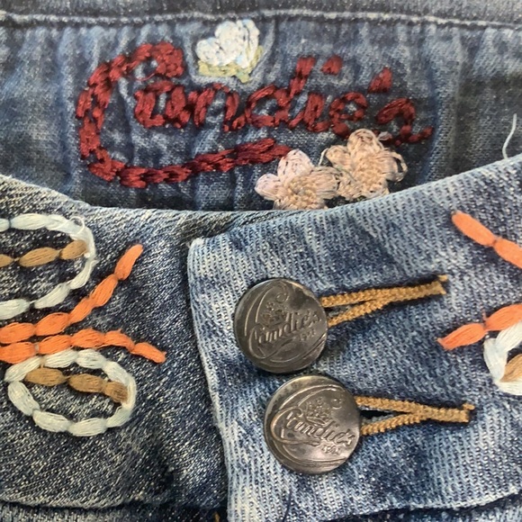 Candie’s Boho Embroidered Capri Jeans - Picture 3 of 9